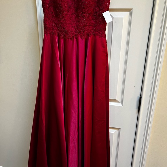 Eureka Los Angeles Dresses Eureka Gown Burgundy Poshmark
